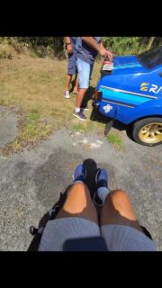 Avant même de réapprendre à marcher, j’ai retrouvé le volant de mon Escort MK2.

Entendre à nouveau le BDG chanter et passer les rapports de la ZF après 5 mois d’hôpital… un moment que je n’oublierai jamais. ❤️

Le travail continue pour revenir au plus vite en compétition.

Rendez-vous bientôt sur les routes corses. 🏁